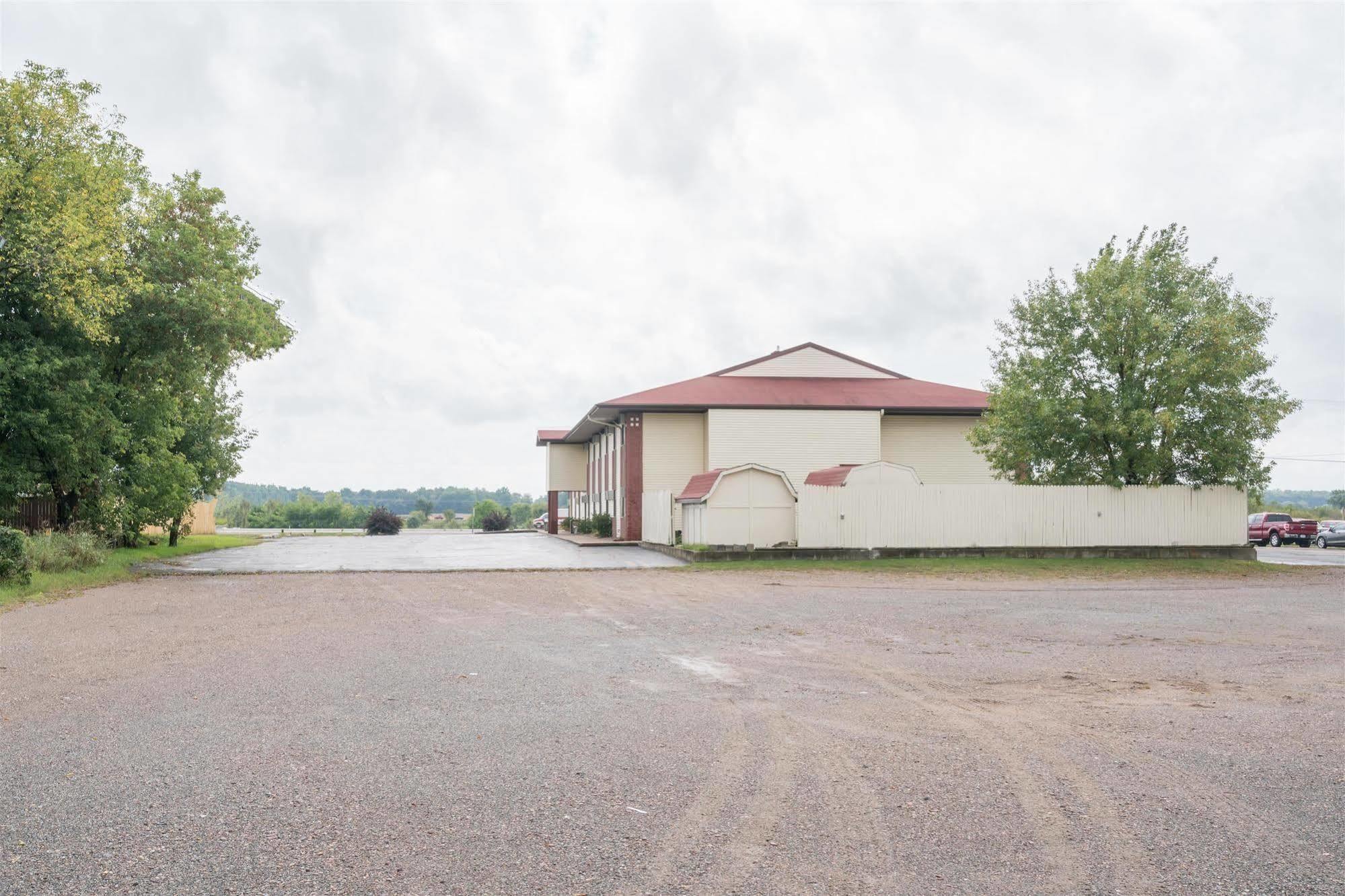 Motel Super 8 By Wyndham Eau Claire I-94 Exterior foto